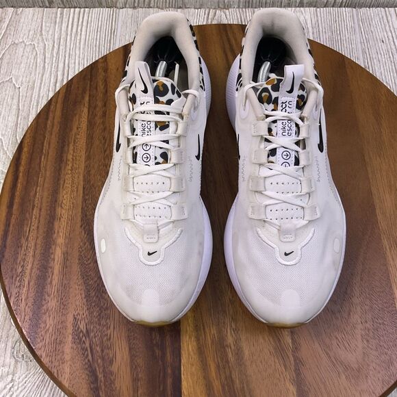 Nike React Escape Running Shoe White Leopard Womens Size 10 Sneakers DM3083-100 - Picture 3 of 11